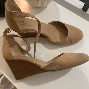 💕comfy little wedges!